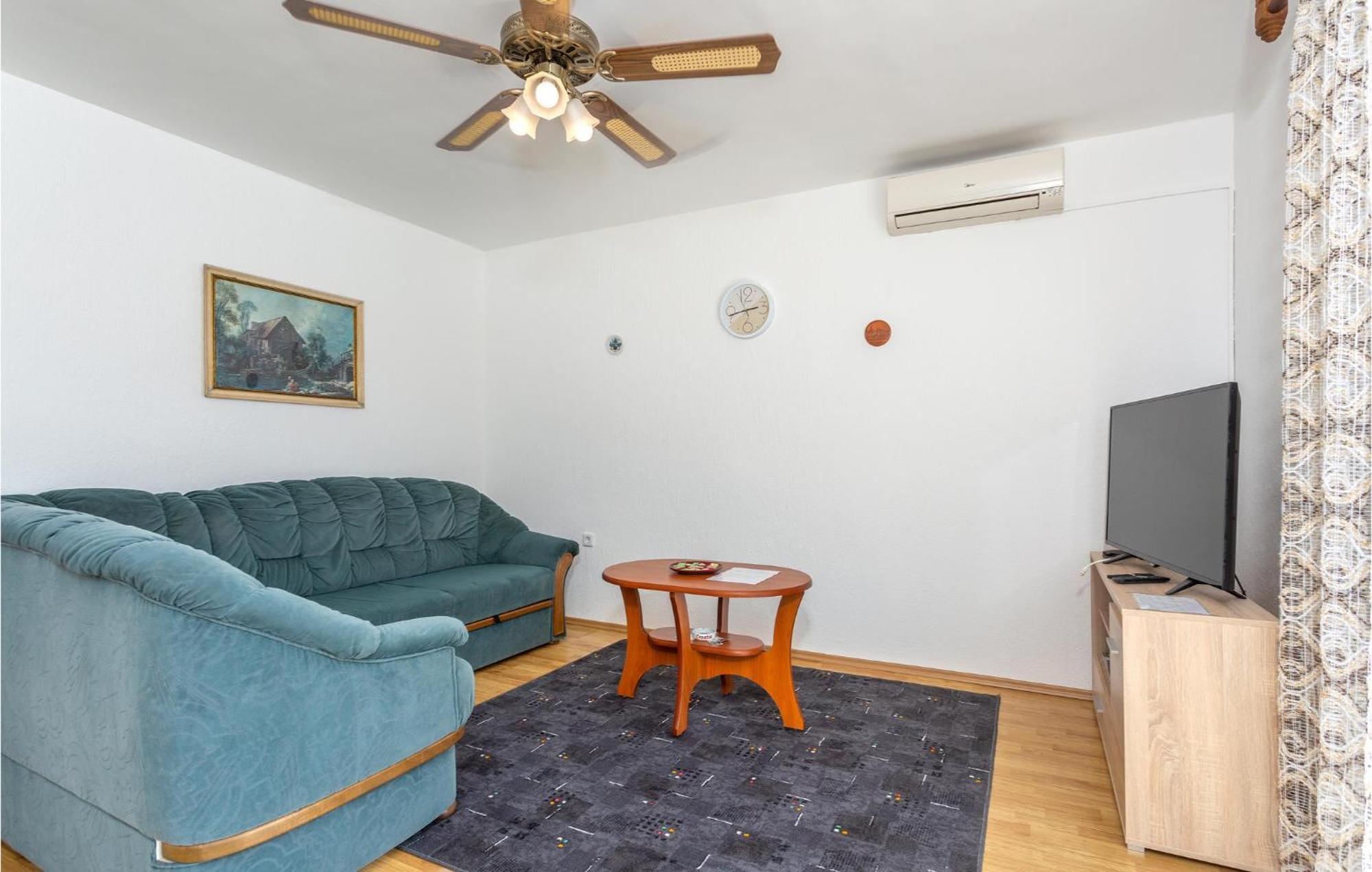 Lovely Apartment In Krk With Kitchen Brzac Exterior foto